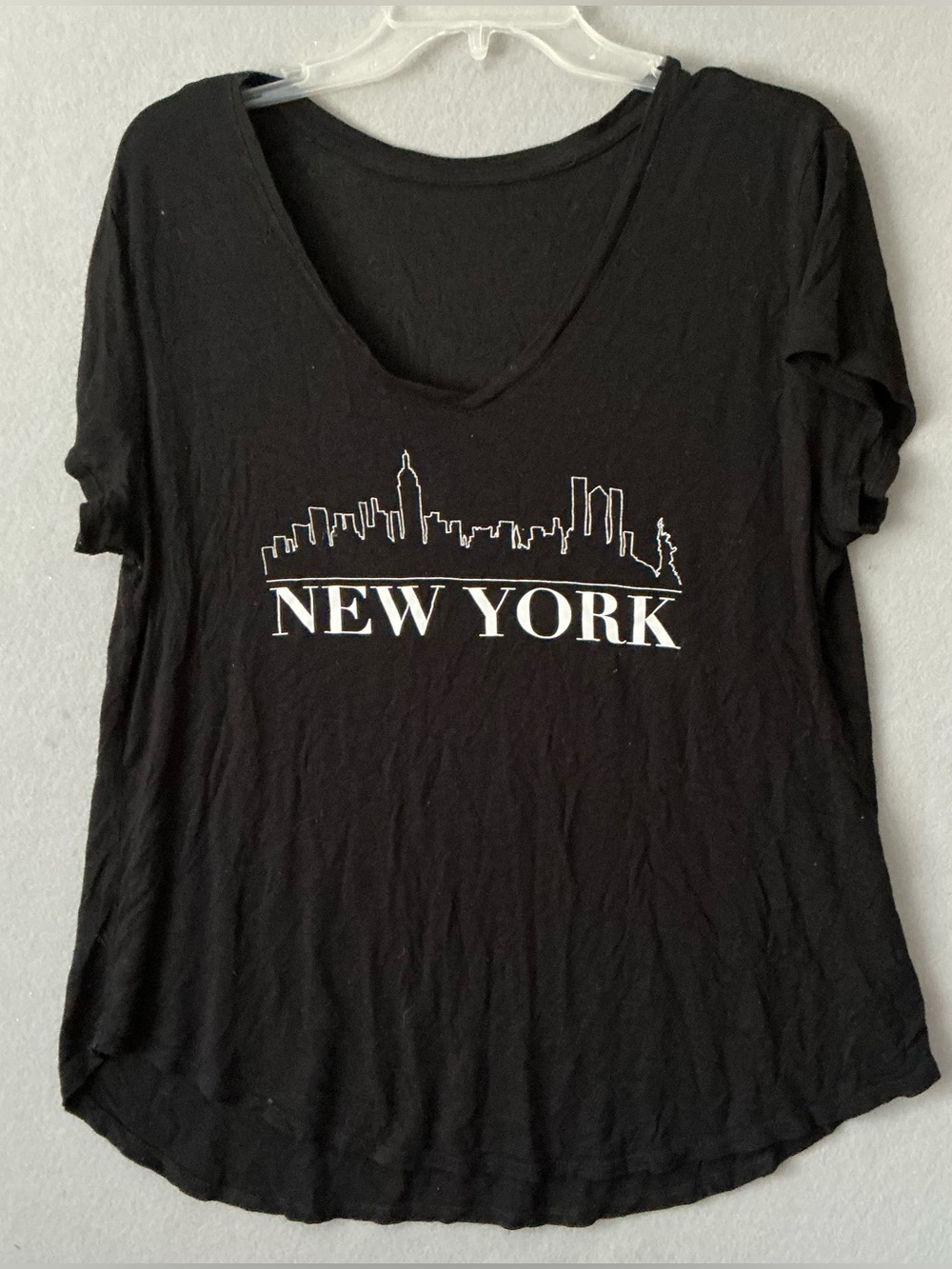 New York City Skyline Graphic Tee Women 2XL Black V-Neck NYC Urban Streetwear